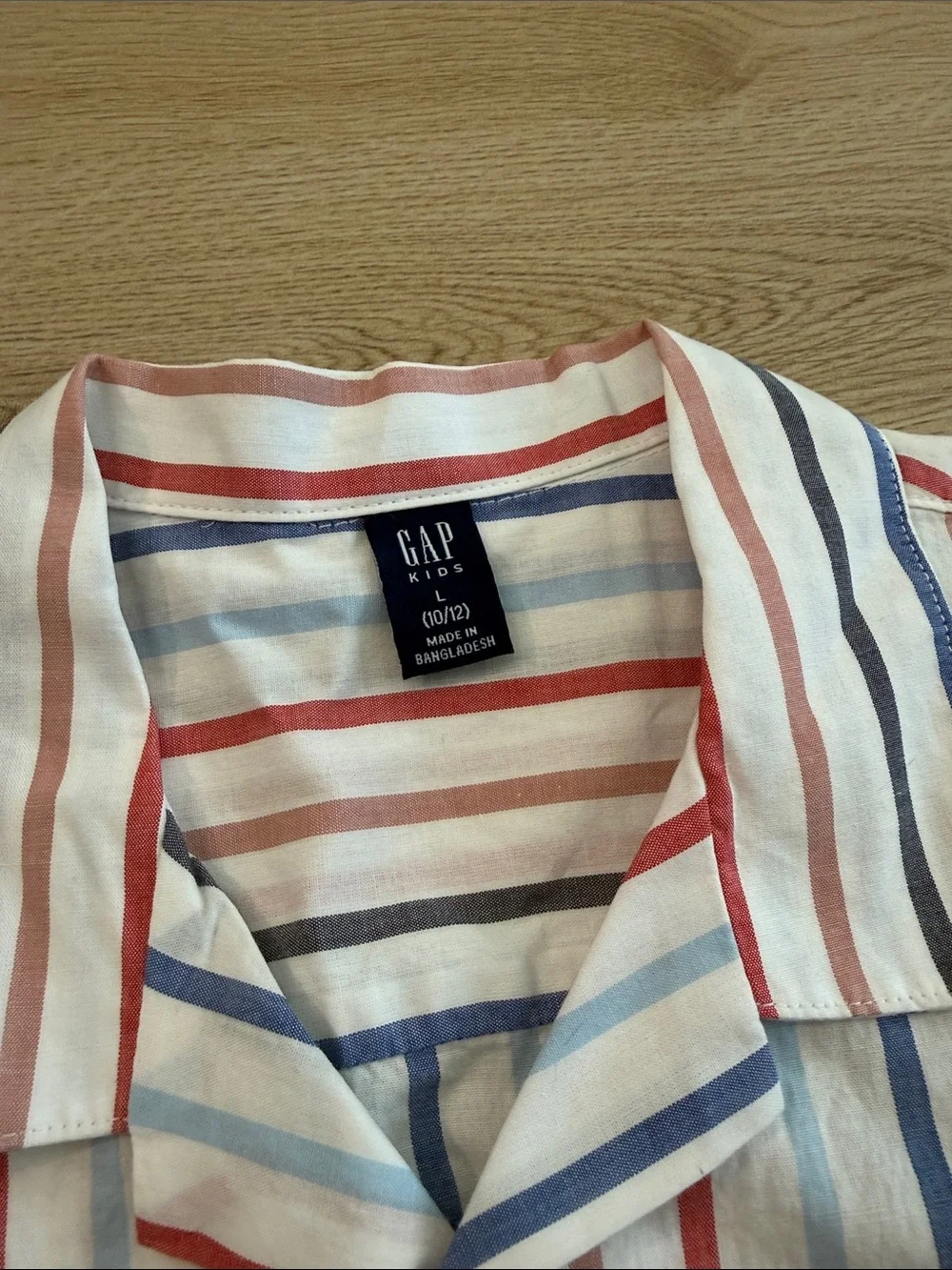 GAP Short-Sleeve Button-Down Shirt in White with Red & Blue Stripes